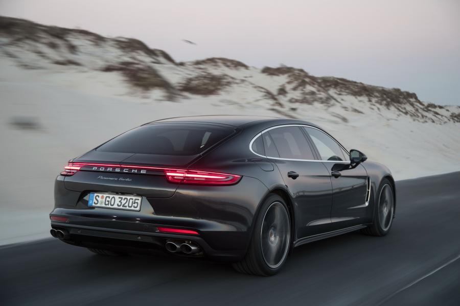  Porsche Panamera Turbo Executive 2016 года  (фото 7 из 13)